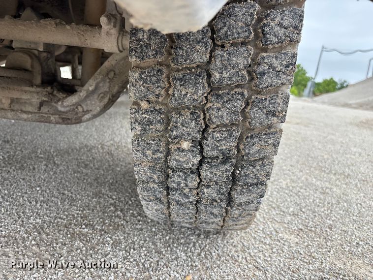 image for item FG0382 1996 Chevrolet C3500 bucket truck