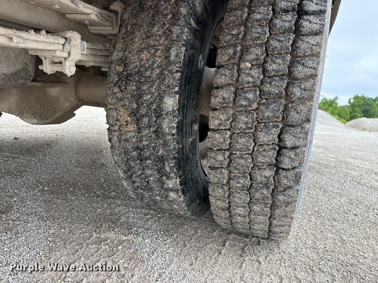 image for item FG0382 1996 Chevrolet C3500 bucket truck