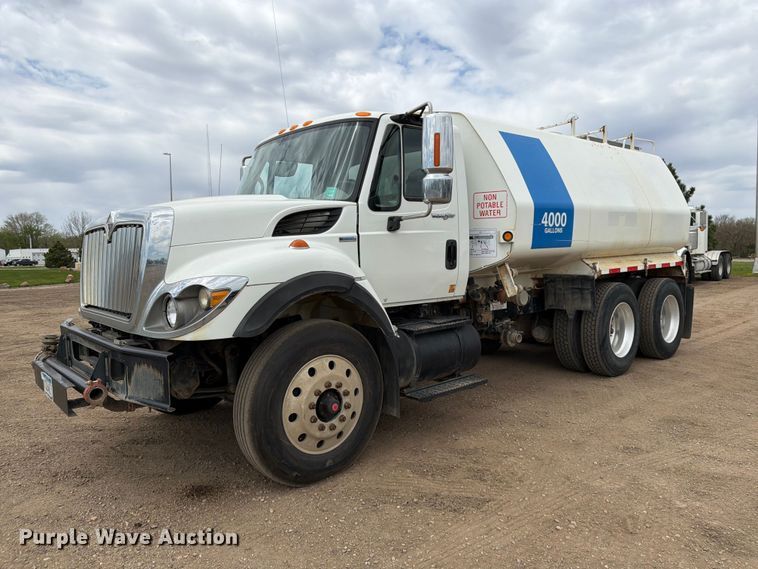 image for item FK0161 2009 International 7400 water truck