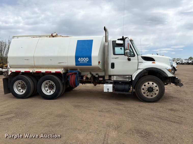image for item FK0161 2009 International 7400 water truck