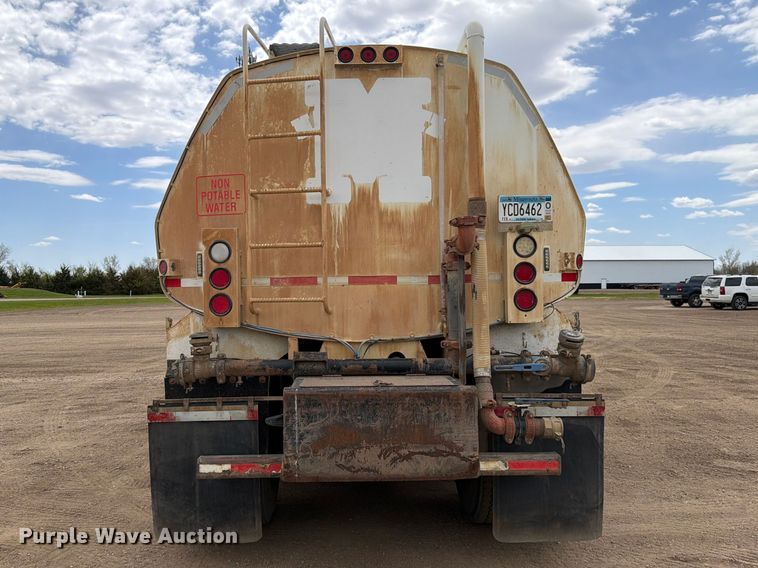 image for item FK0161 2009 International 7400 water truck