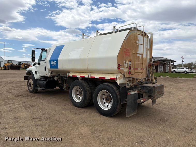 image for item FK0161 2009 International 7400 water truck