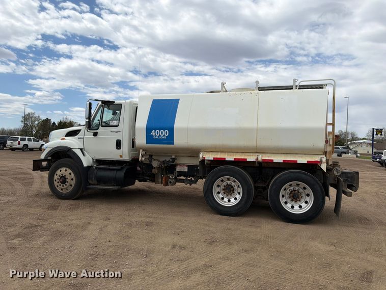 image for item FK0161 2009 International 7400 water truck