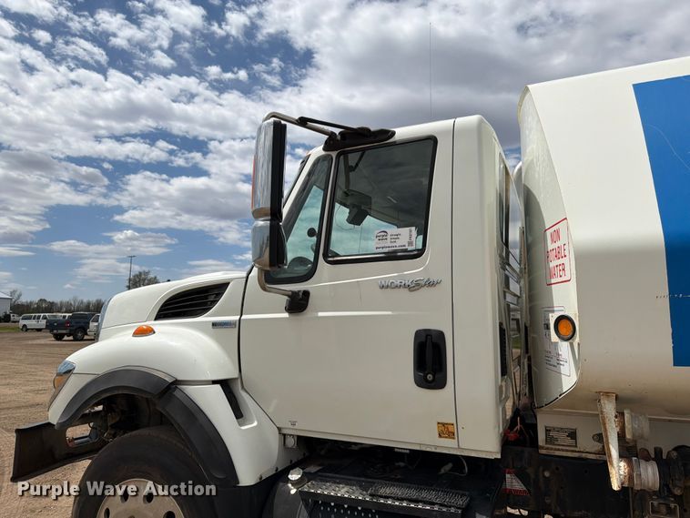 image for item FK0161 2009 International 7400 water truck