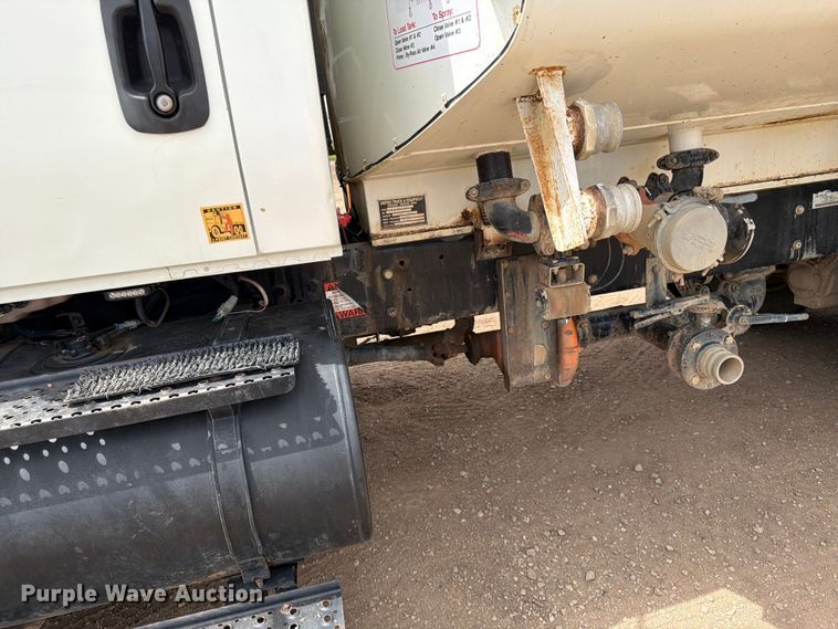 image for item FK0161 2009 International 7400 water truck
