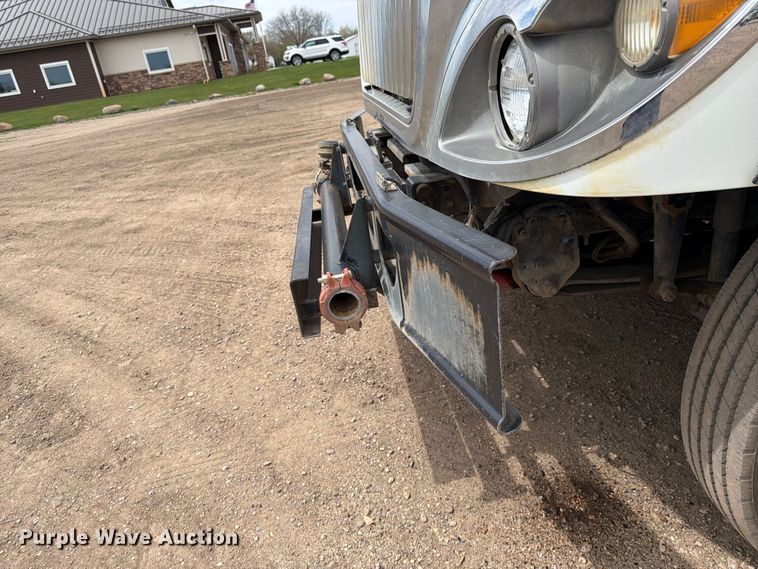 image for item FK0161 2009 International 7400 water truck