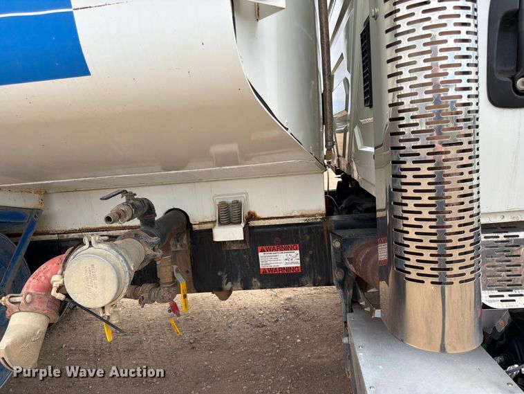 image for item FK0161 2009 International 7400 water truck