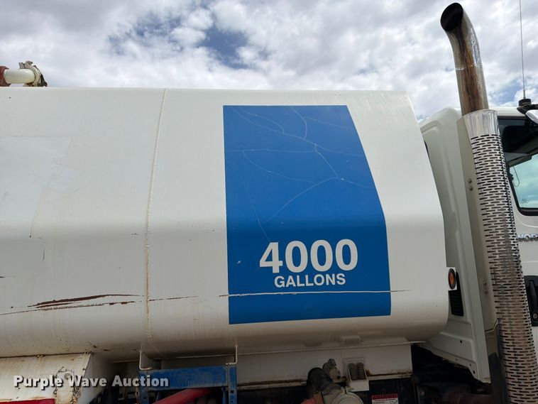 image for item FK0161 2009 International 7400 water truck