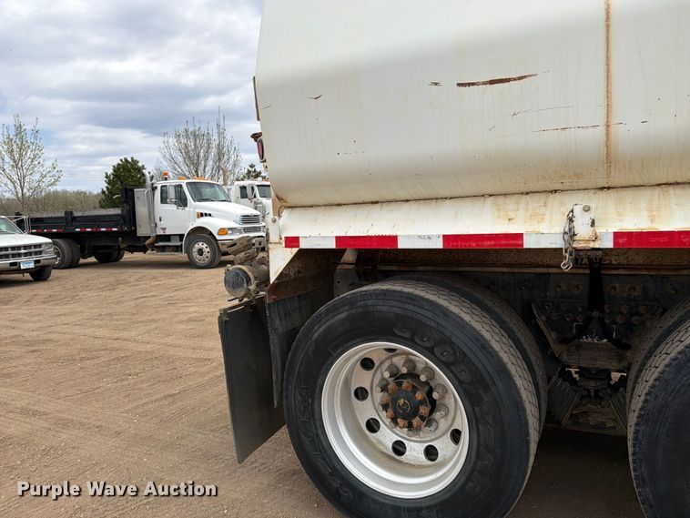 image for item FK0161 2009 International 7400 water truck