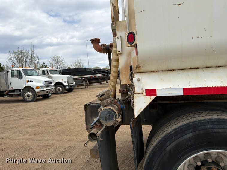 image for item FK0161 2009 International 7400 water truck