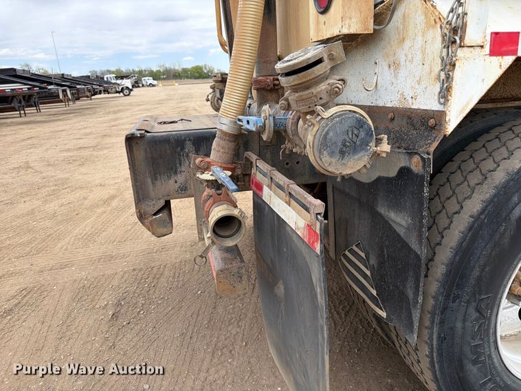 image for item FK0161 2009 International 7400 water truck
