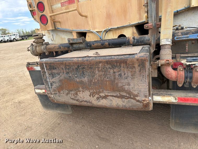 image for item FK0161 2009 International 7400 water truck