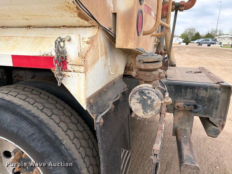 image for item FK0161 2009 International 7400 water truck