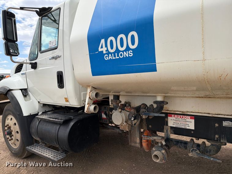 image for item FK0161 2009 International 7400 water truck