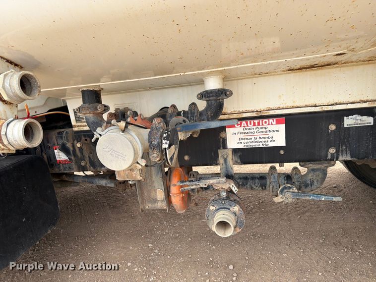 image for item FK0161 2009 International 7400 water truck