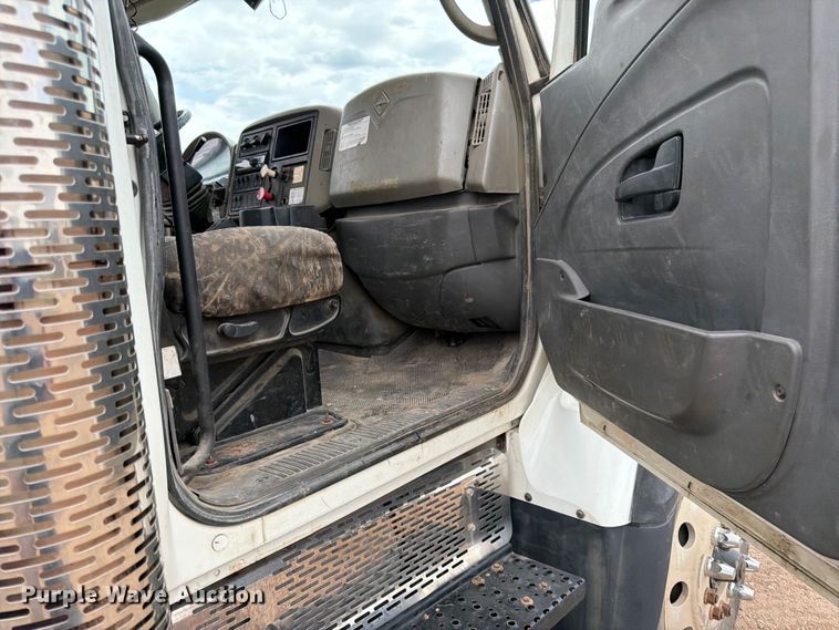image for item FK0161 2009 International 7400 water truck