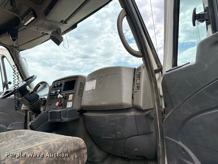image for item FK0161 2009 International 7400 water truck