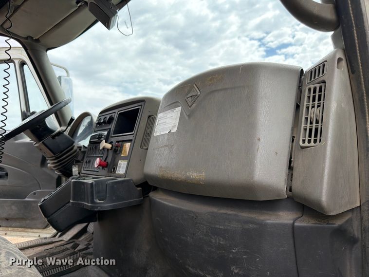image for item FK0161 2009 International 7400 water truck