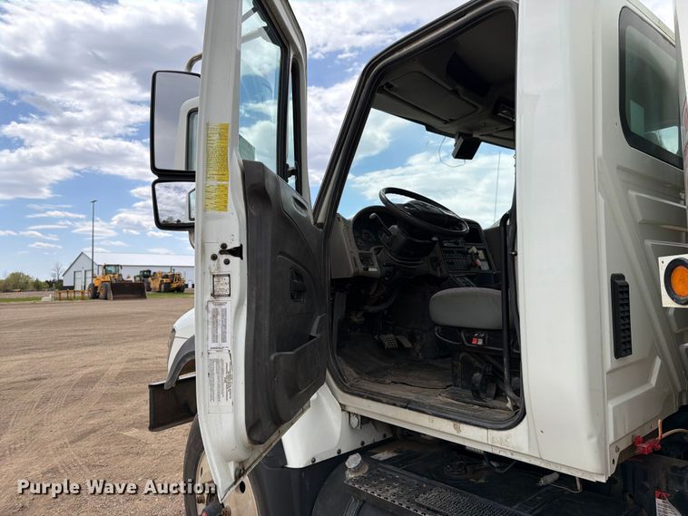 image for item FK0161 2009 International 7400 water truck
