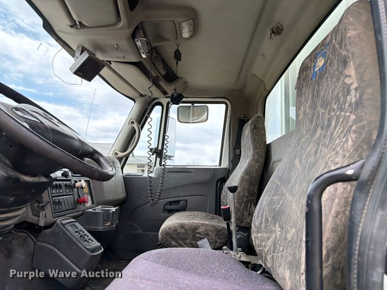 image for item FK0161 2009 International 7400 water truck