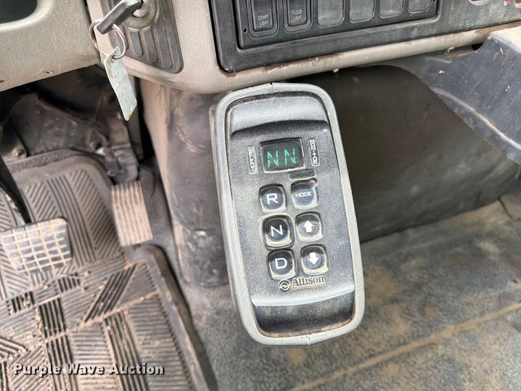 image for item FK0161 2009 International 7400 water truck