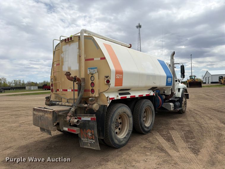 image for item FK0163 2008 International 7400SBA water truck