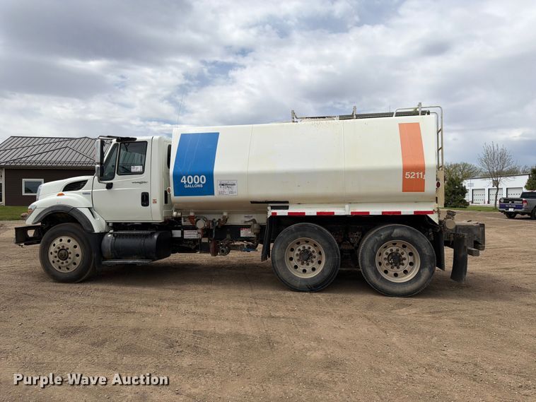 image for item FK0163 2008 International 7400SBA water truck
