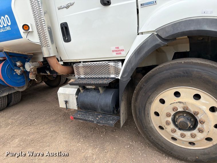 image for item FK0163 2008 International 7400SBA water truck