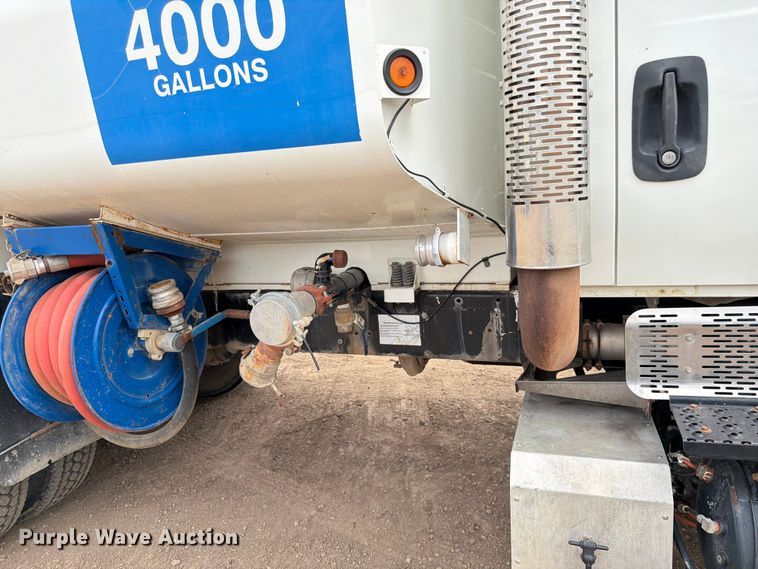 image for item FK0163 2008 International 7400SBA water truck