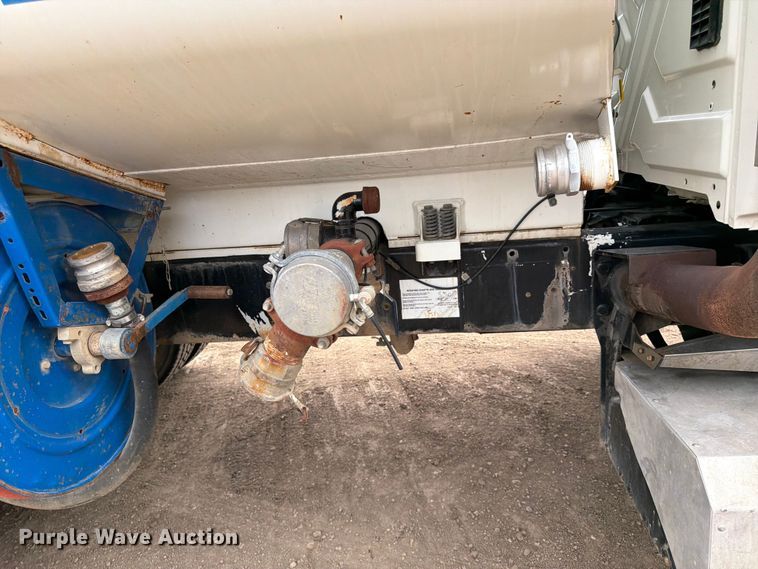 image for item FK0163 2008 International 7400SBA water truck