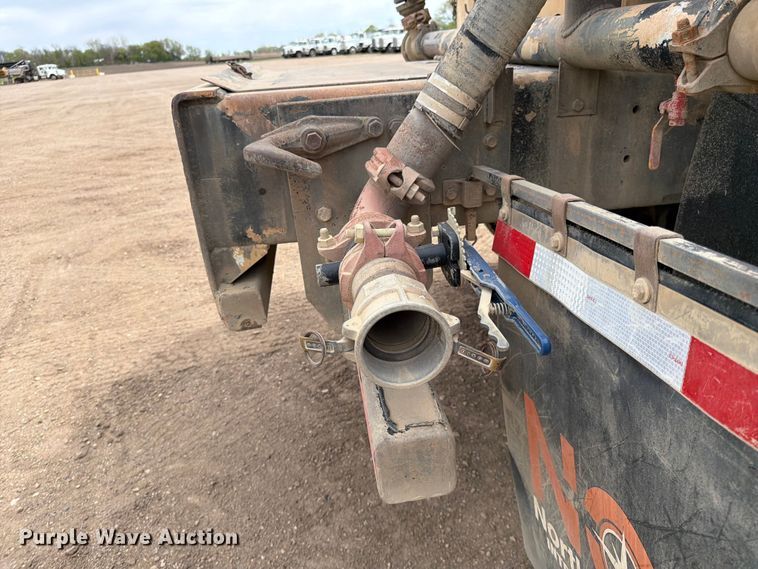 image for item FK0163 2008 International 7400SBA water truck