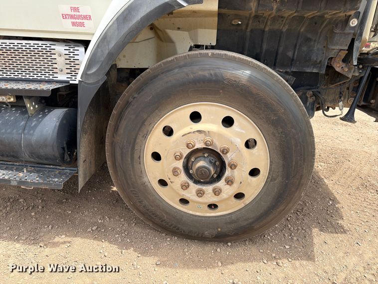 image for item FK0163 2008 International 7400SBA water truck