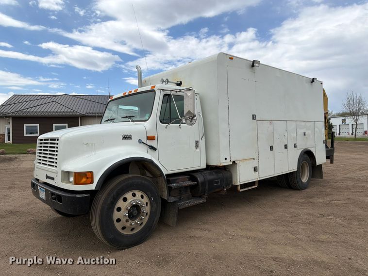 image for item FK0166 1998 International 4900 utility / service truck