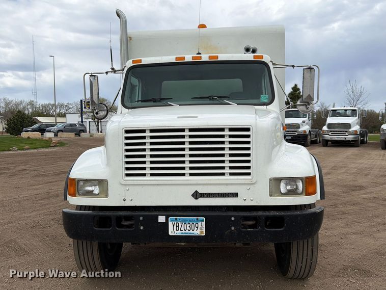 image for item FK0166 1998 International 4900 utility / service truck