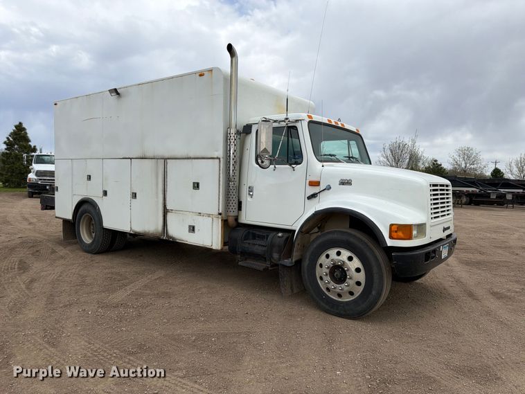 image for item FK0166 1998 International 4900 utility / service truck