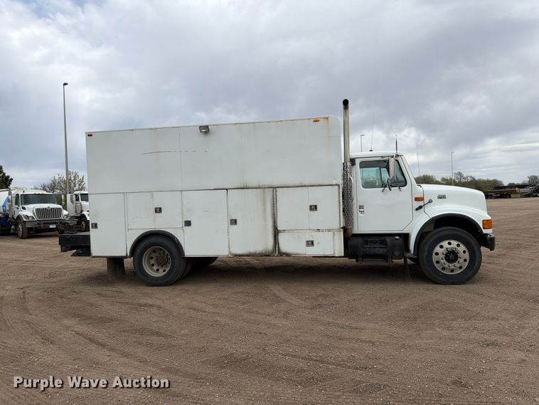 image for item FK0166 1998 International 4900 utility / service truck