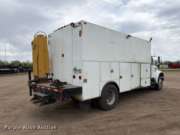image for item FK0166 1998 International 4900 utility / service truck