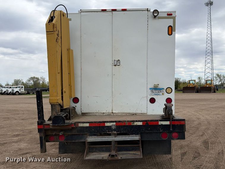 image for item FK0166 1998 International 4900 utility / service truck