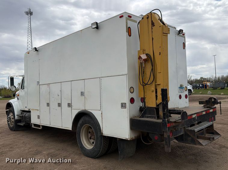 image for item FK0166 1998 International 4900 utility / service truck