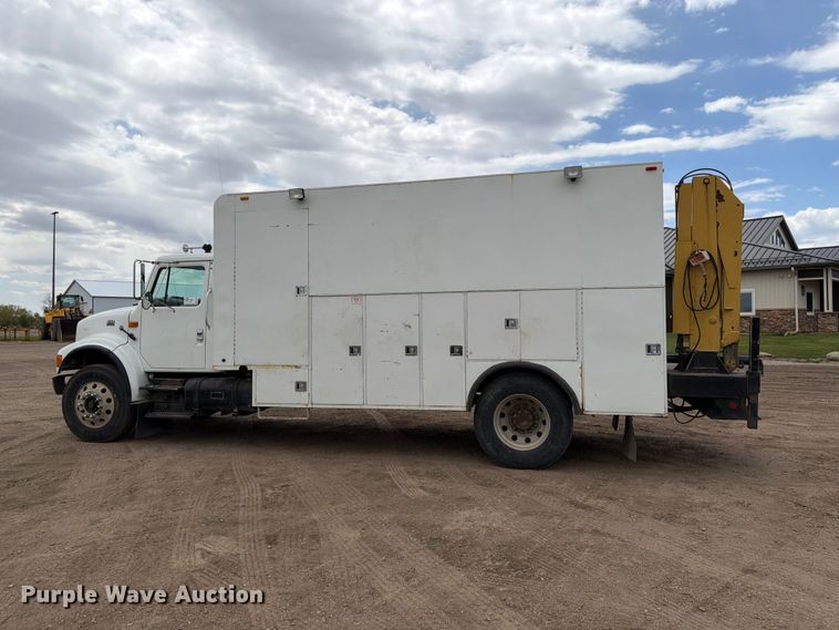 image for item FK0166 1998 International 4900 utility / service truck