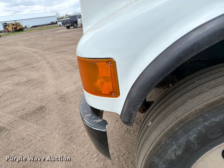 image for item FK0166 1998 International 4900 utility / service truck