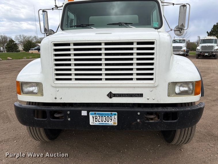 image for item FK0166 1998 International 4900 utility / service truck