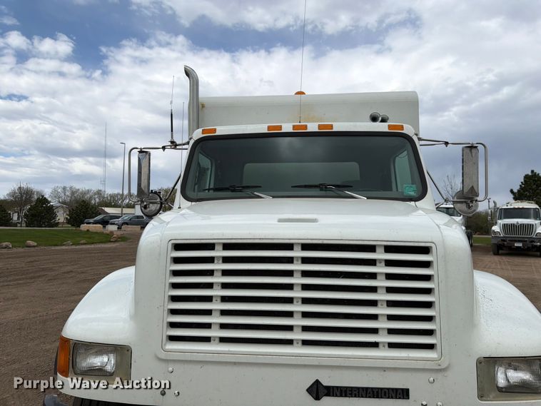 image for item FK0166 1998 International 4900 utility / service truck