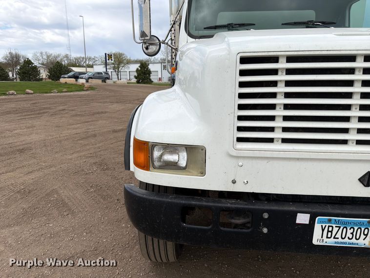 image for item FK0166 1998 International 4900 utility / service truck