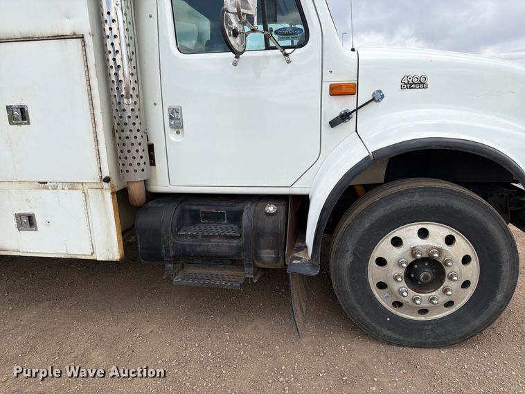 image for item FK0166 1998 International 4900 utility / service truck