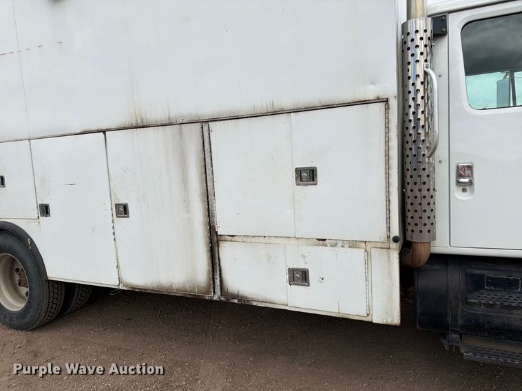 image for item FK0166 1998 International 4900 utility / service truck