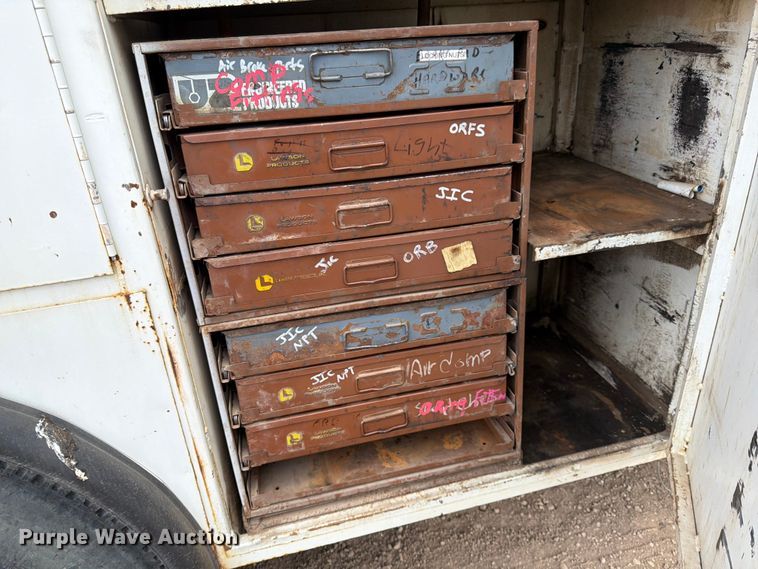 image for item FK0166 1998 International 4900 utility / service truck