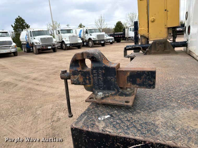 image for item FK0166 1998 International 4900 utility / service truck
