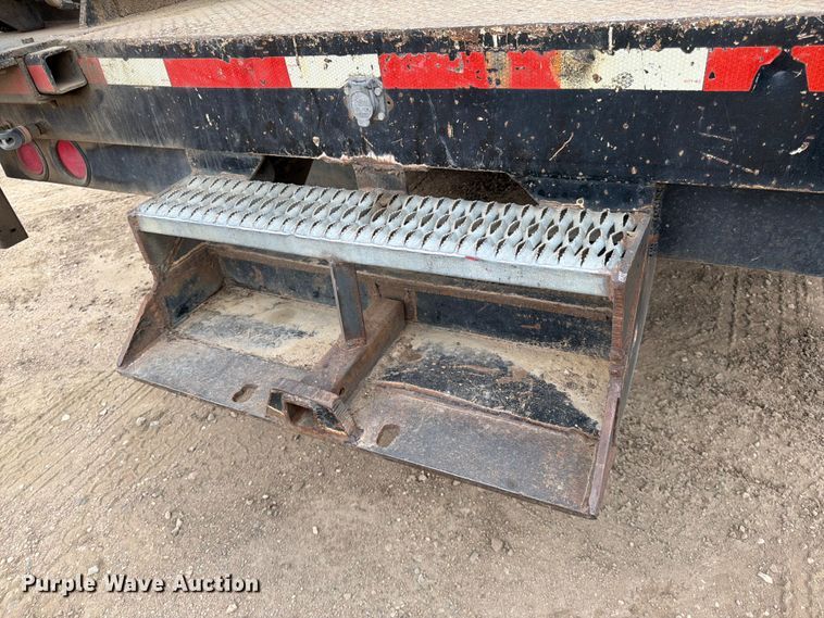 image for item FK0166 1998 International 4900 utility / service truck