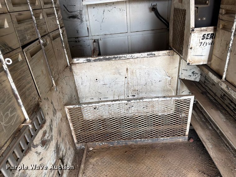 image for item FK0166 1998 International 4900 utility / service truck